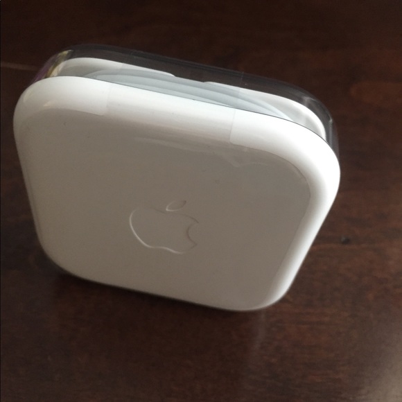 Original Apple Earpods/Earphones - Picture 2 of 3